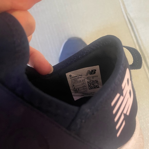 New Balance Womens Size 6 Navy Sneakers